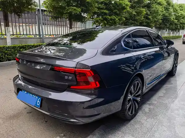Volvo S90 2022