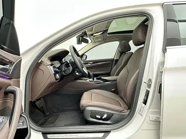 BMW 5 Series 2020 — фото 12