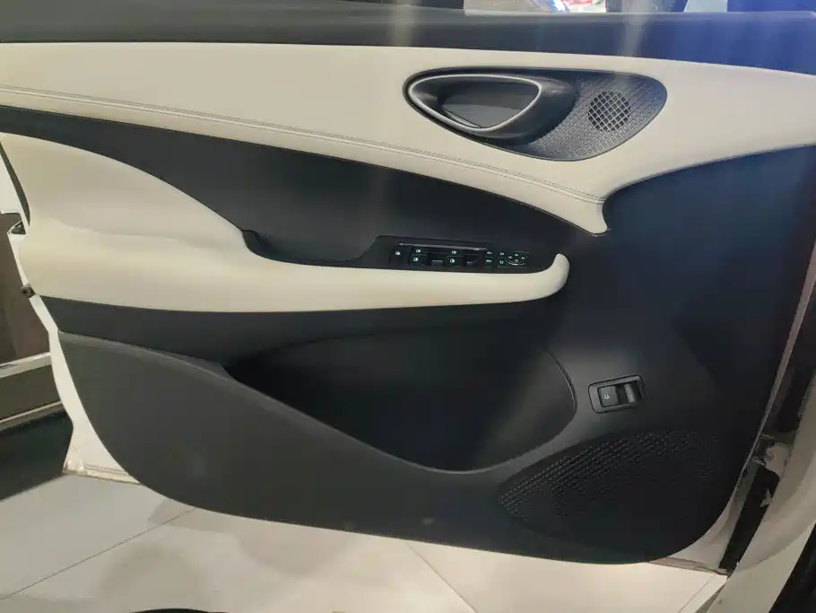 BYD Seal 05 DM-i 2025 — фото 7