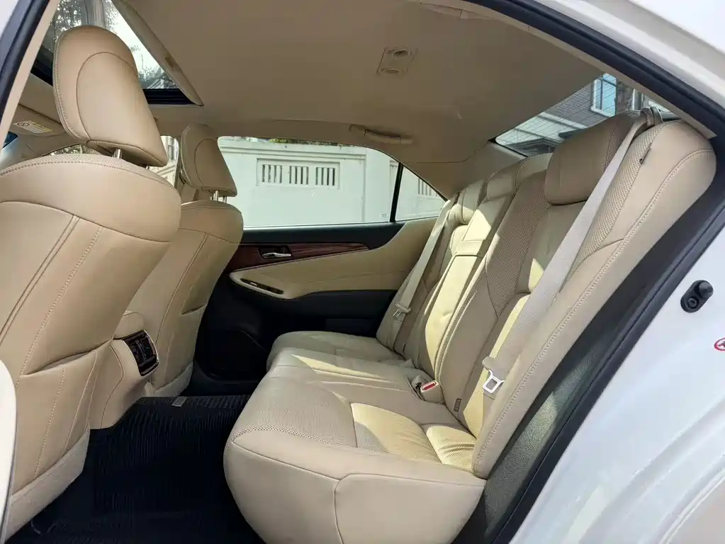 Toyota Crown 2017 — фото 11