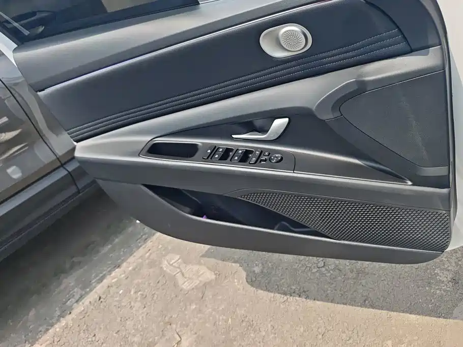 Hyundai Elantra 2024