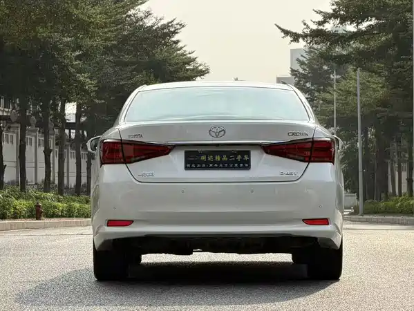 Toyota Crown 2015