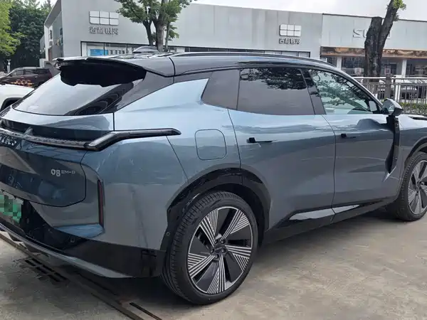 Lynk & Co 08 EM-P 2025
