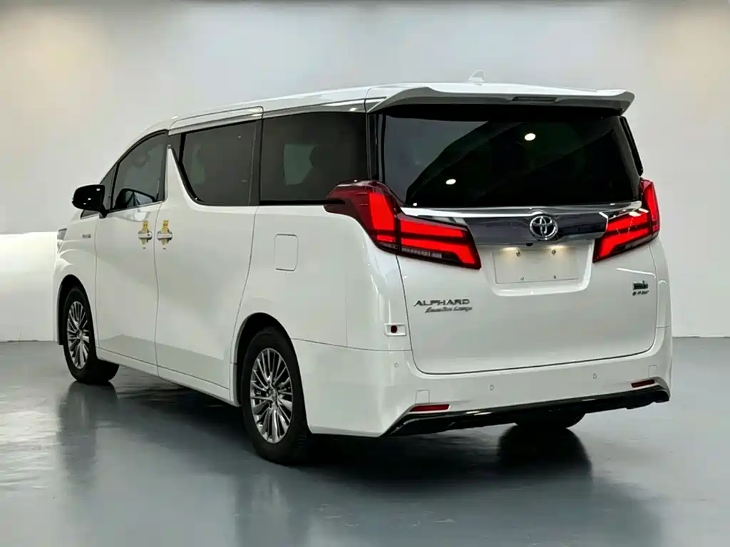 Toyota Alphard 2021 — фото 13