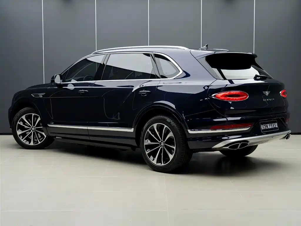 Bentley Bentayga 2024 — фото 4