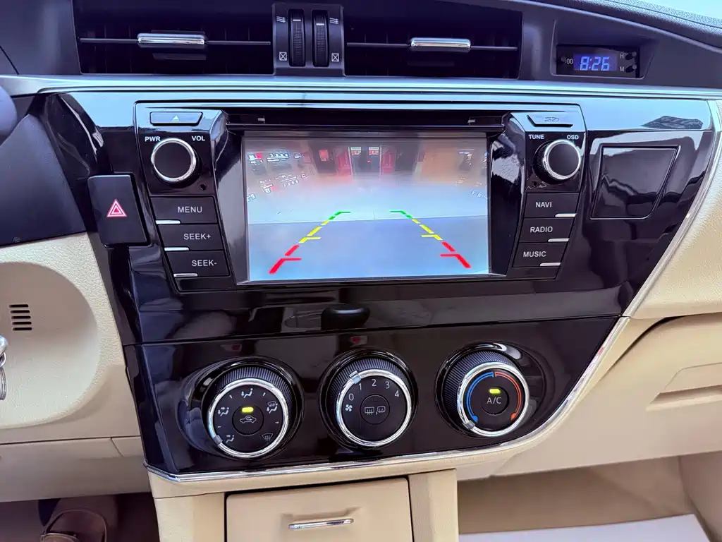 Toyota Corolla 2015 — фото 13