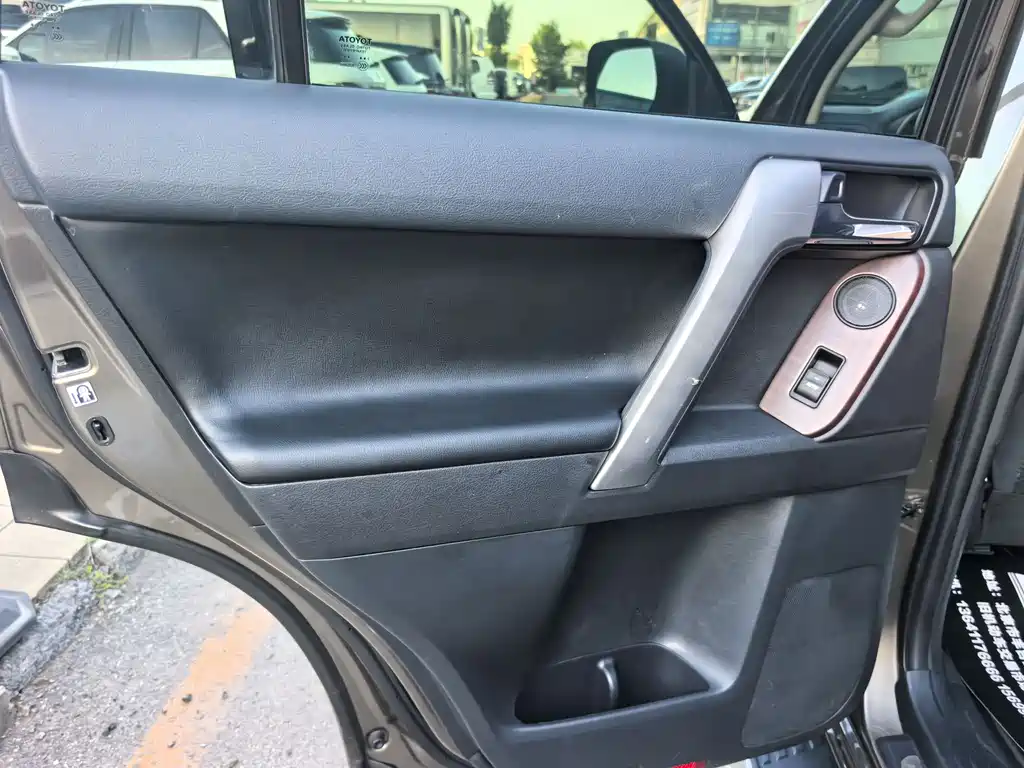 Toyota Prado 2017 — фото 16