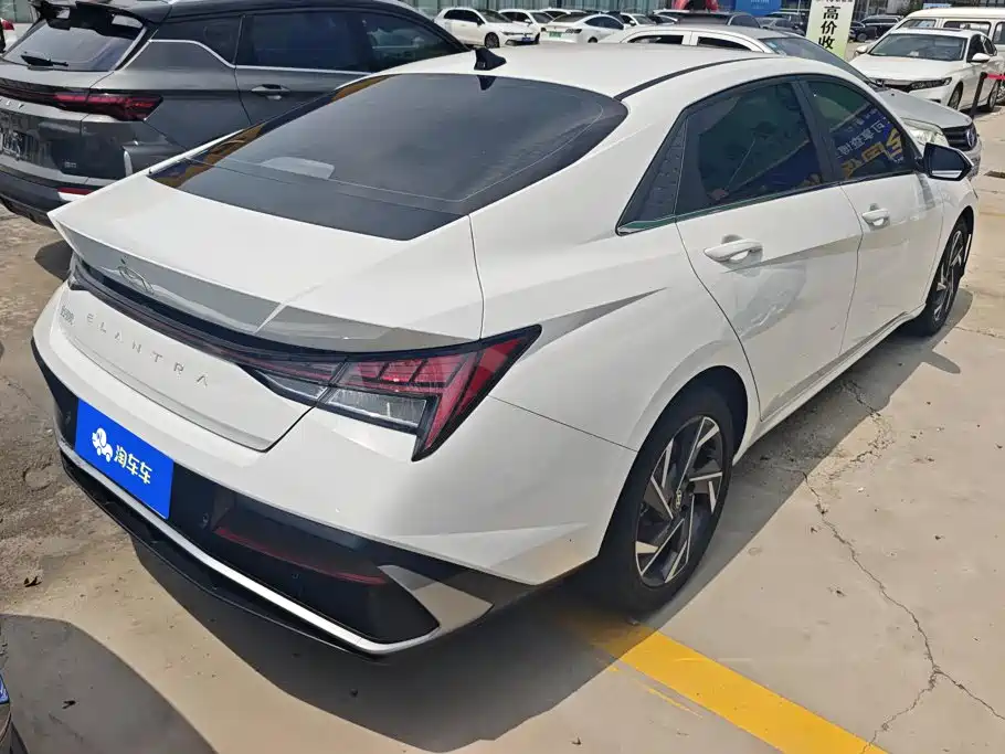 Hyundai Elantra 2024
