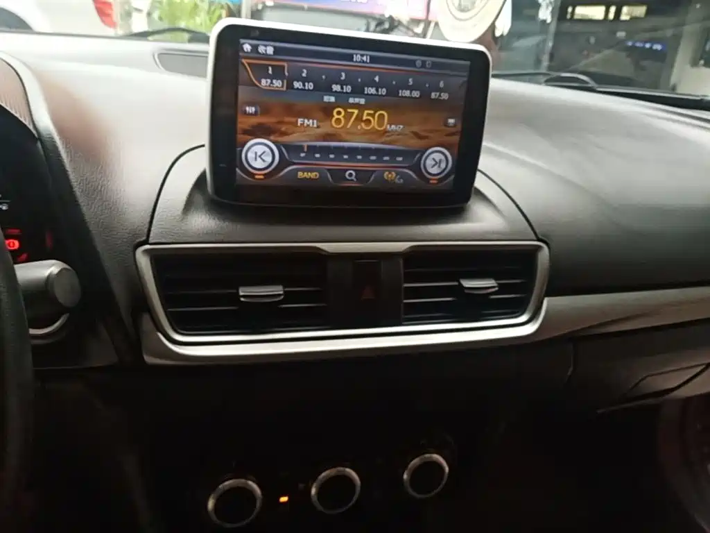 Mazda 3 Axela 2017 — фото 13