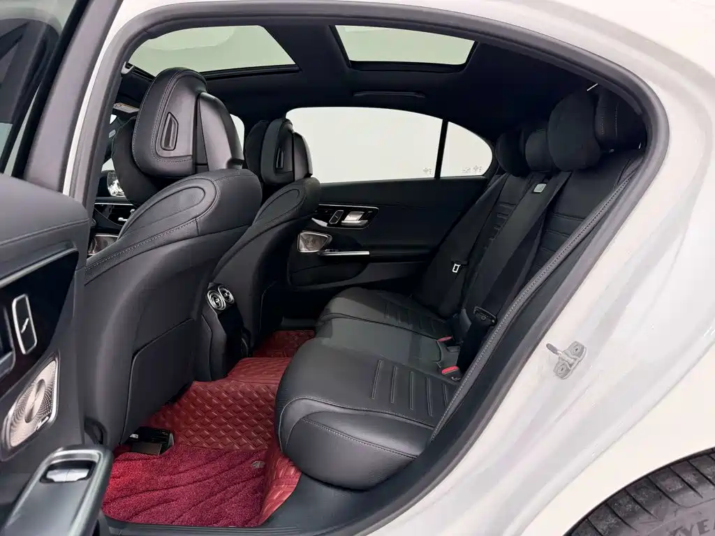 Mercedes-Benz C-Class 2025 — фото 19