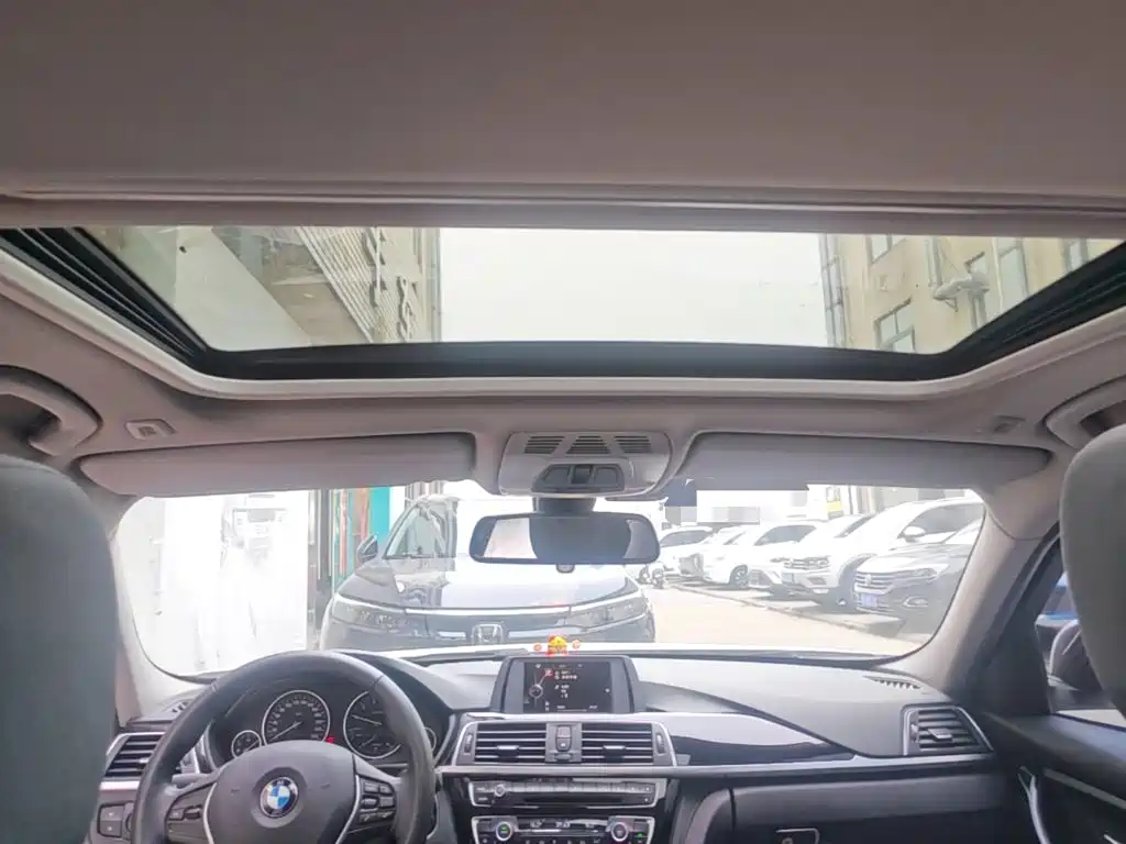 BMW 3 Series 2016 — фото 18
