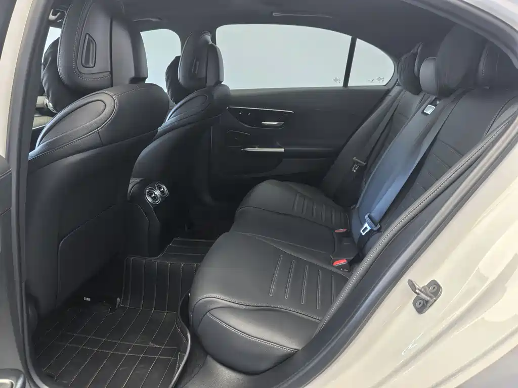 Mercedes-Benz C-Class 2024 — фото 15