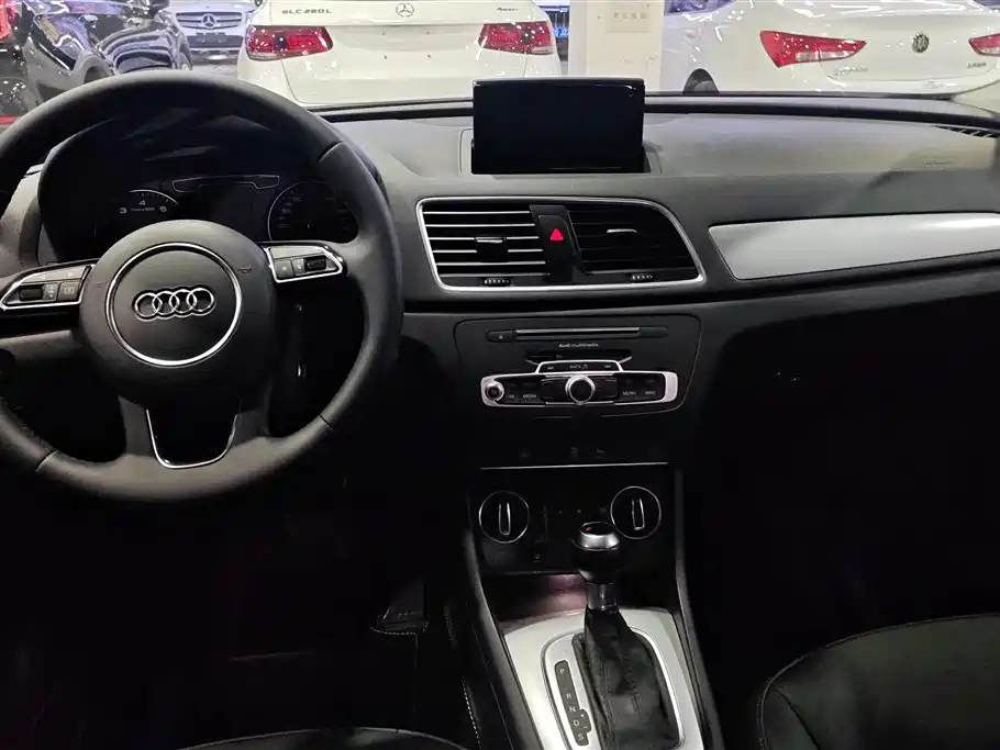 Audi Q3 2018 — фото 12
