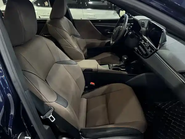 Lexus ES 2023