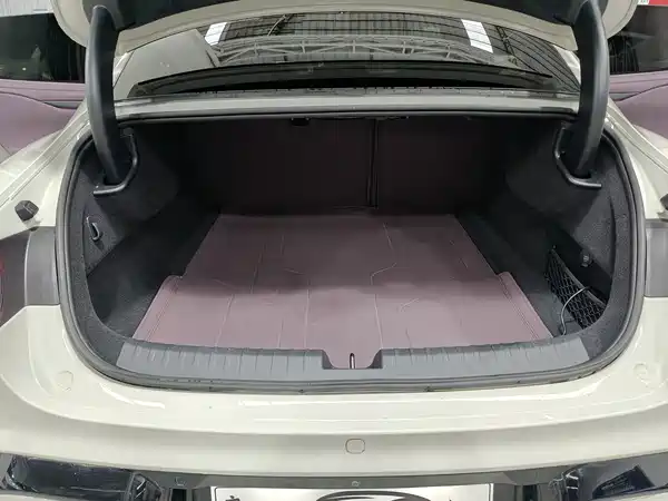 Xiaomi SU7 2024