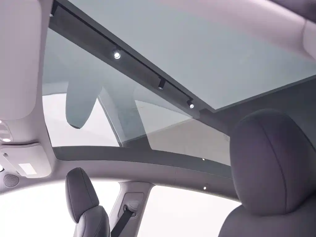 Tesla Model Y 2023 — фото 12