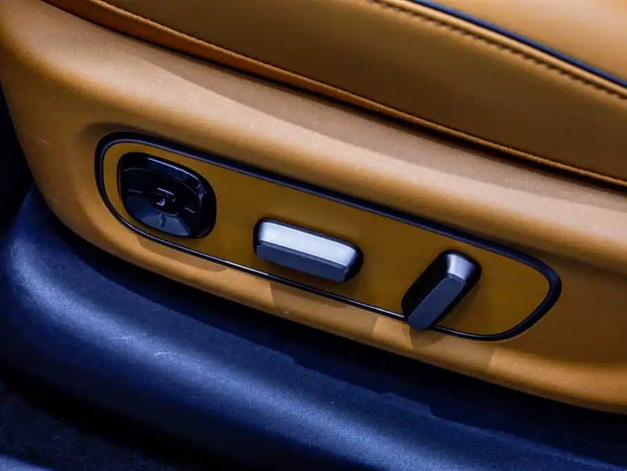 Li Auto i8 2025 — фото 23