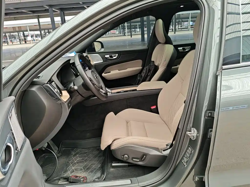Volvo XC60 2025 — фото 15
