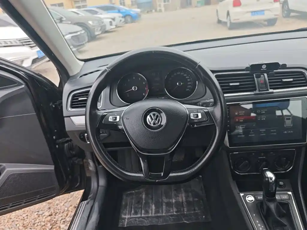 Volkswagen Lavida 2018 — фото 11