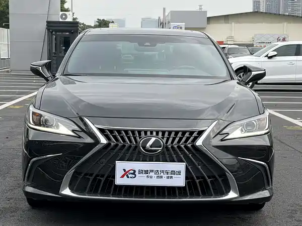 Lexus ES 2024