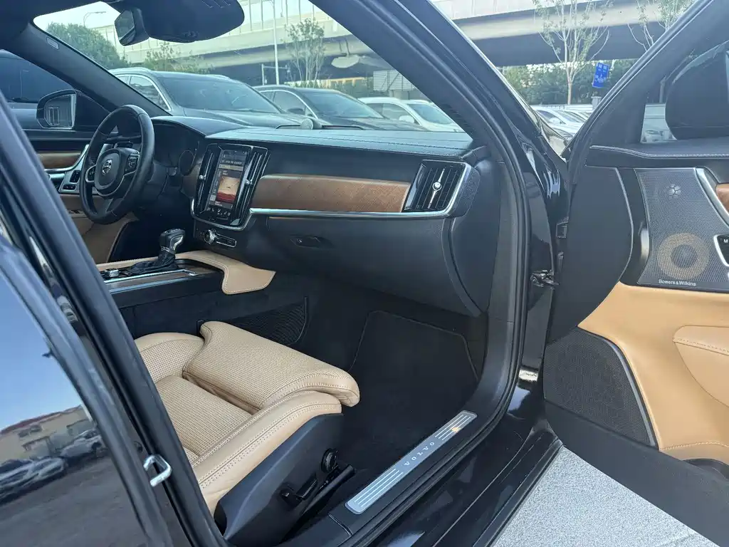 Volvo S90 2018 — фото 11