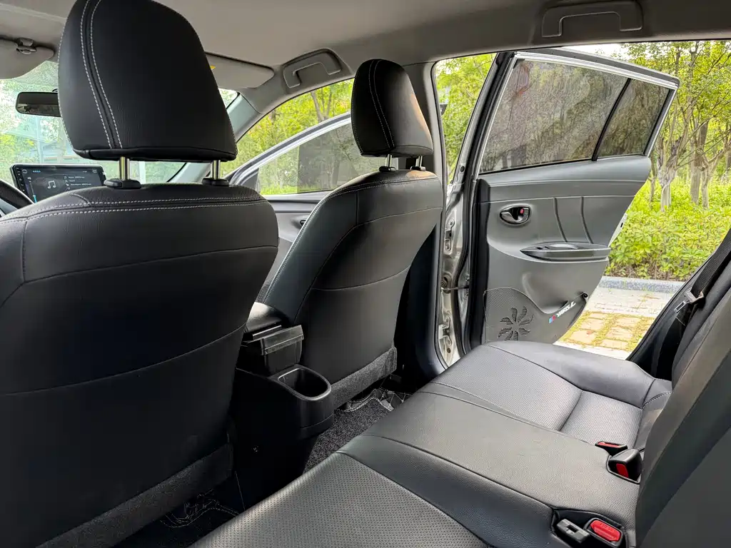 Toyota Yaris L 2022 — фото 9