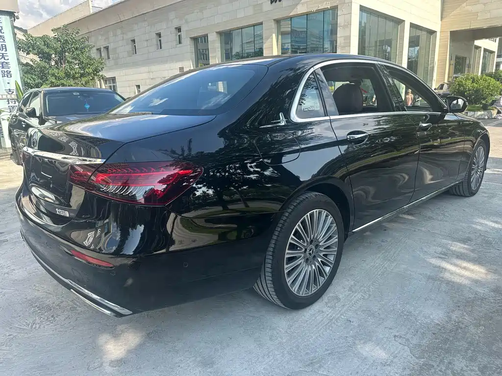 Mercedes-Benz E-Class 2022 — фото 11
