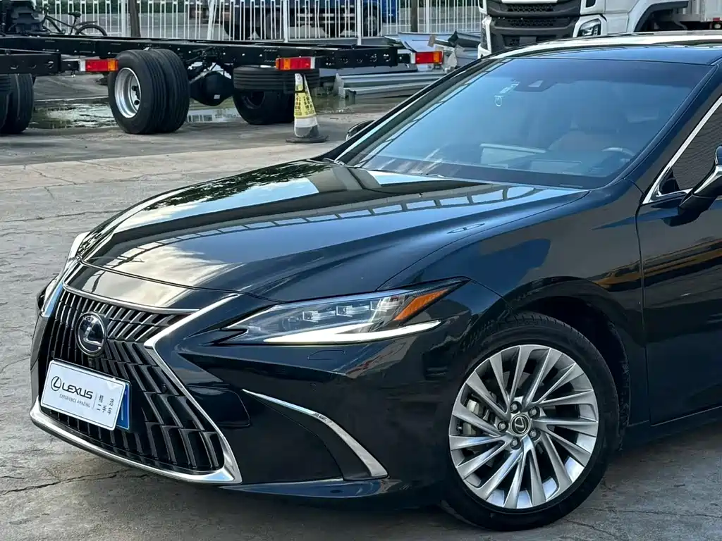 Lexus ES 2021