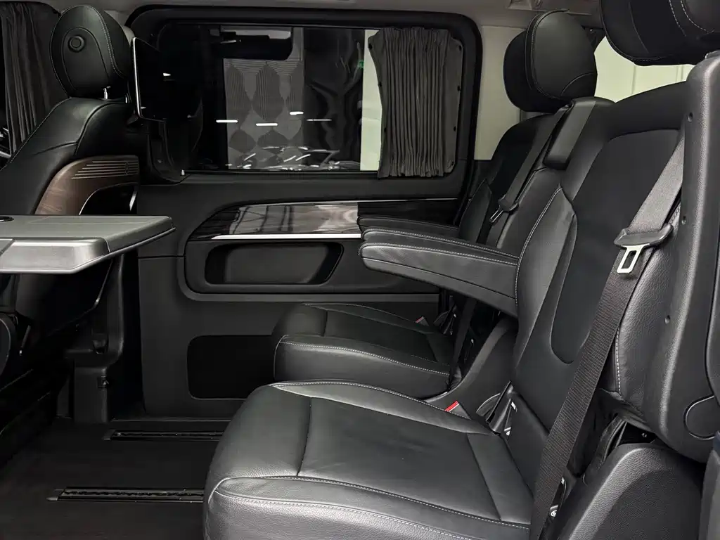 Mercedes-Benz V-Class 2020 — фото 13