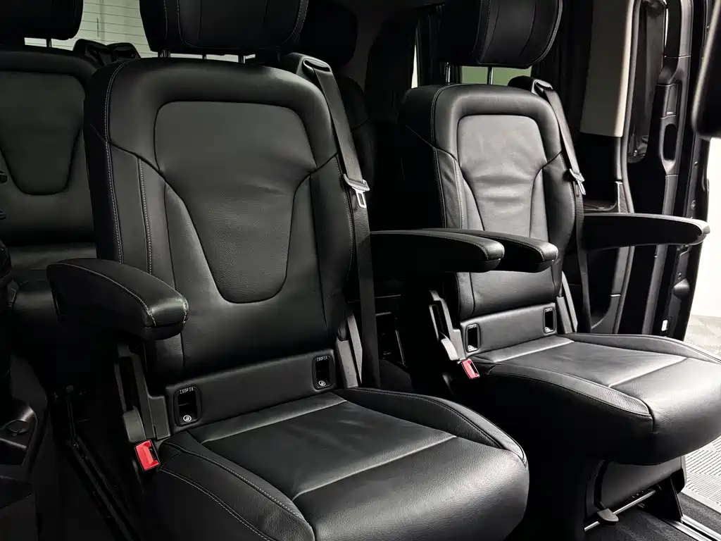 Mercedes-Benz V-Class 2020 — фото 11