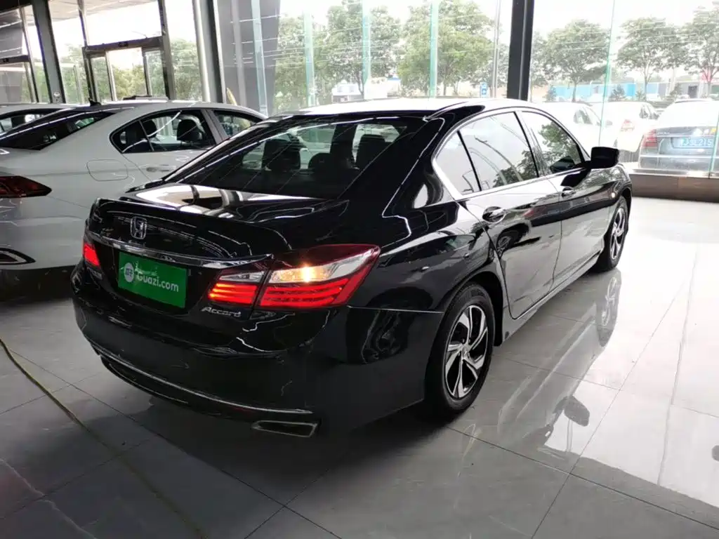 Honda Accord 2018 — фото 7