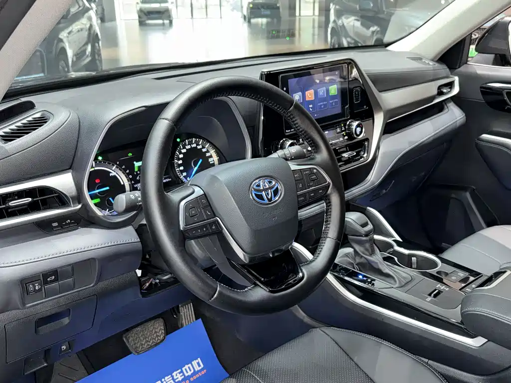 Toyota Highlander 2024 — фото 10