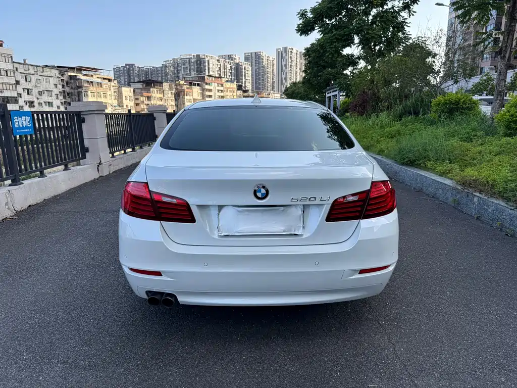BMW 5 Series 2017 — фото 9