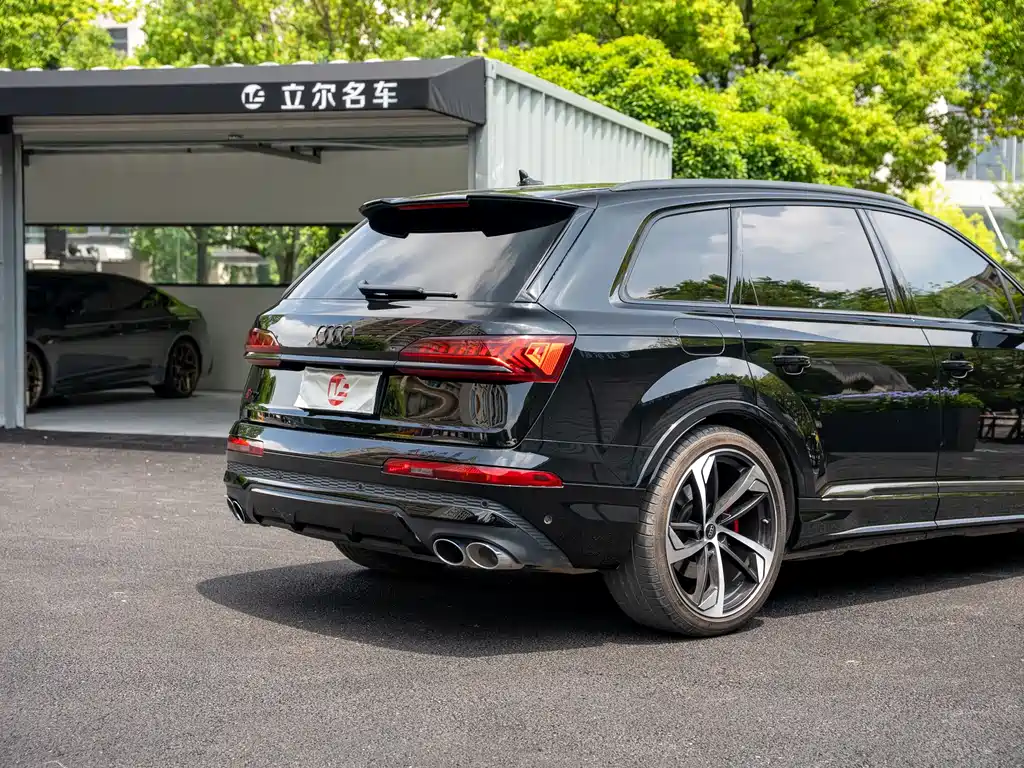 Audi SQ7 2025 — фото 12