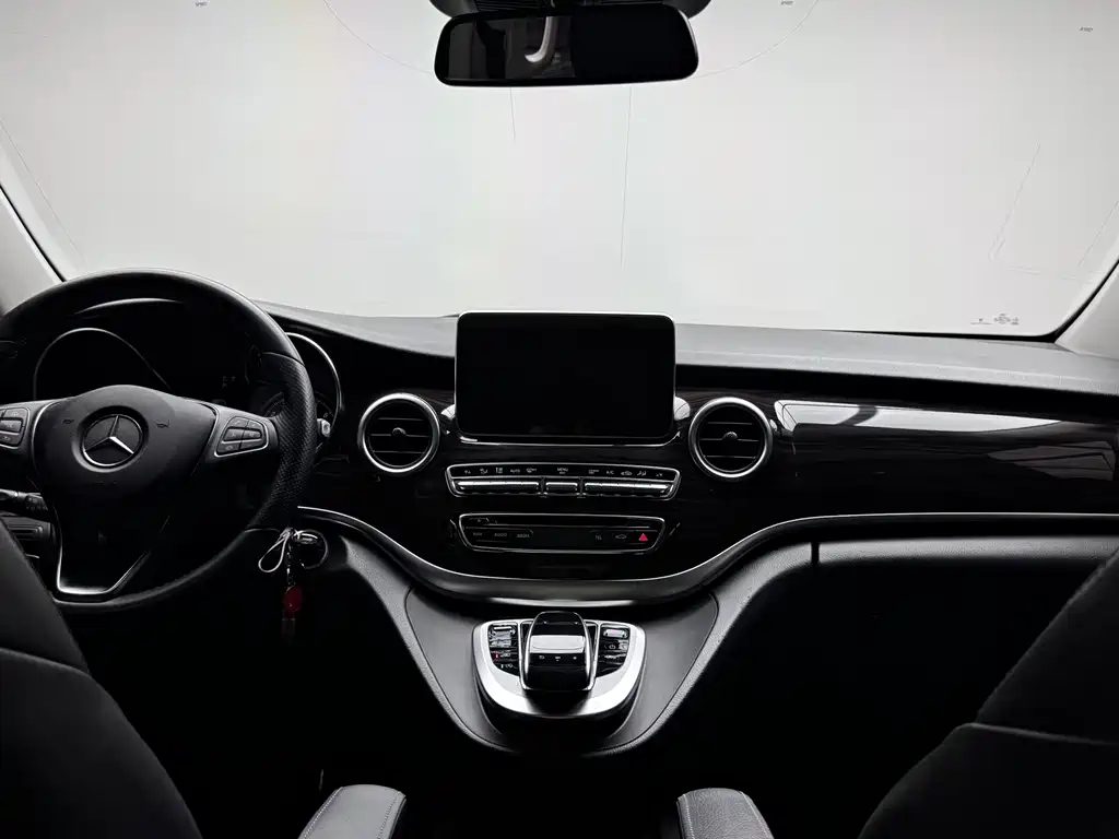 Mercedes-Benz V-Class 2020 — фото 22