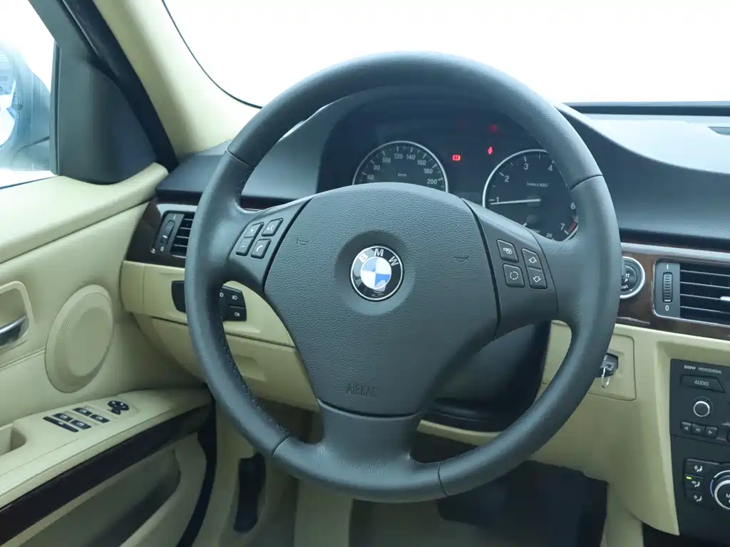 BMW 3 Series 2009 — фото 16