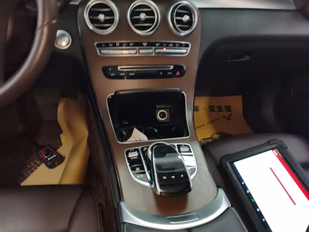 Mercedes-Benz GLC 2018 — фото 14
