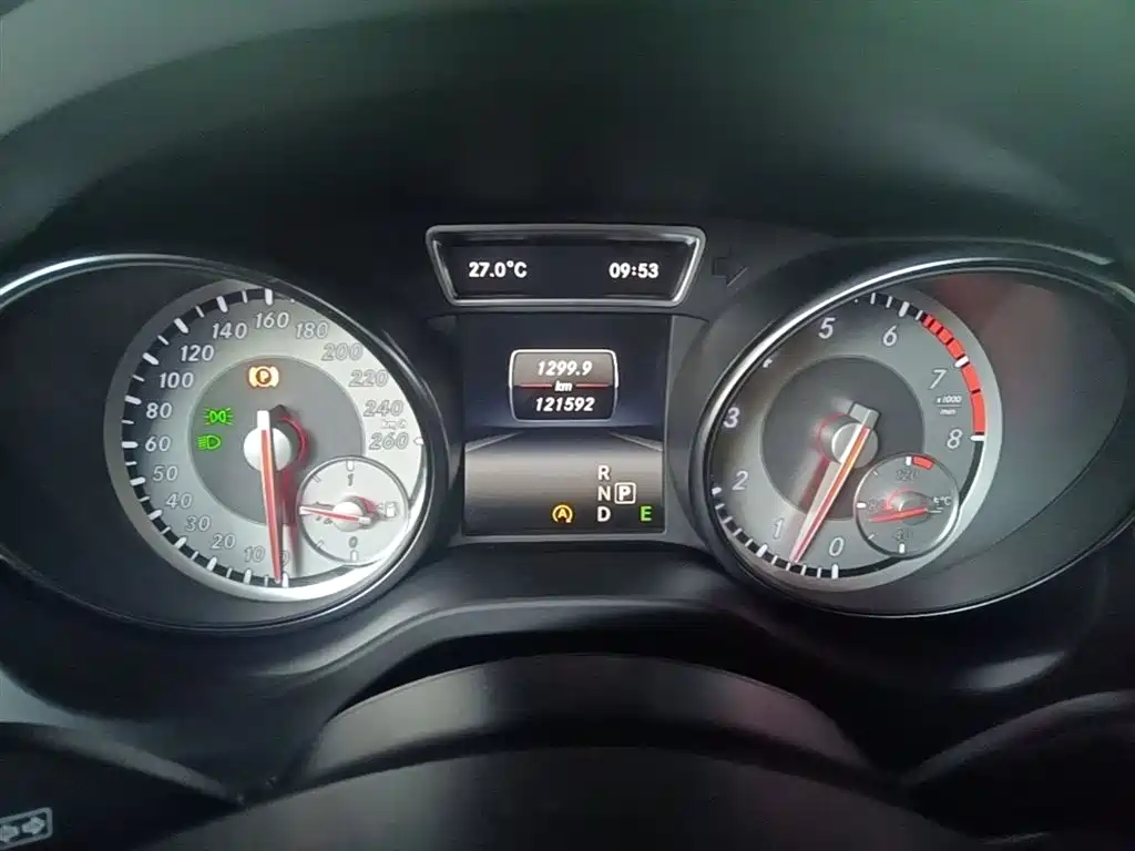 Mercedes-Benz GLA 2015 — фото 12
