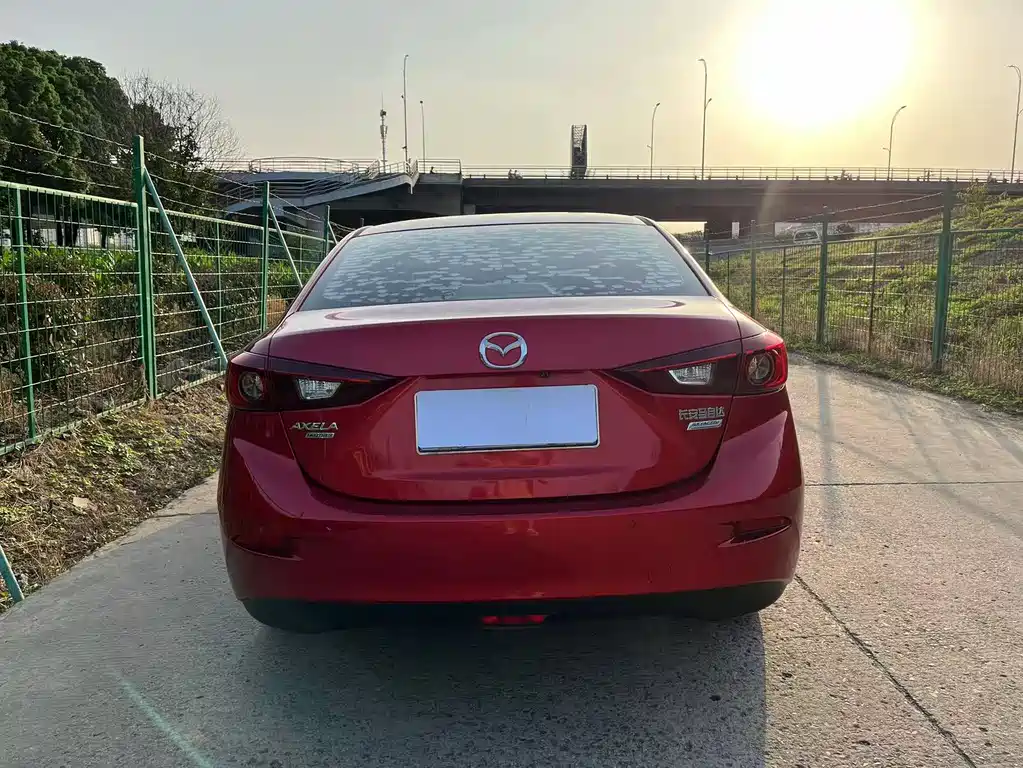 Mazda 3 Axela 2018 — фото 7