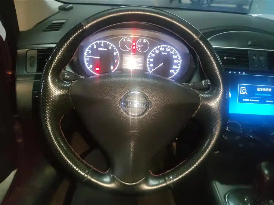 Nissan Tiida 2015 — фото 15