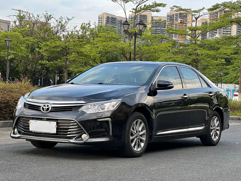 Toyota Camry 2017 — фото 1