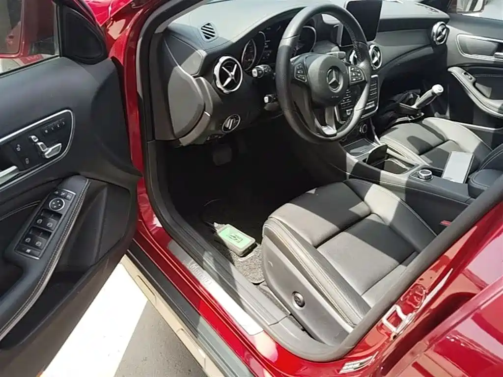 Mercedes-Benz GLA 2018 — фото 16