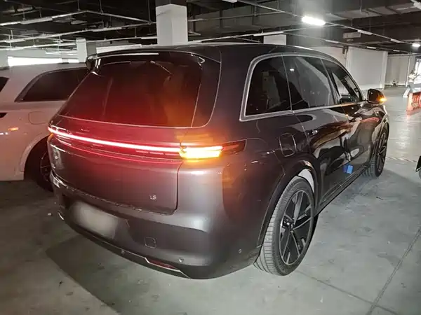 Li Auto L8 2025