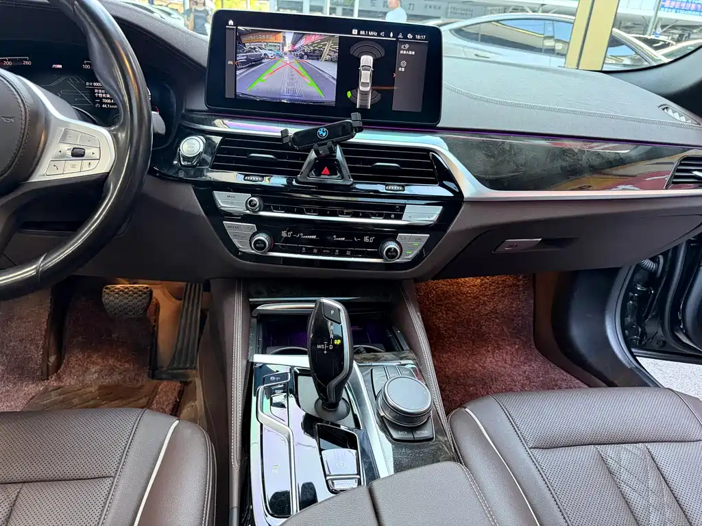 BMW 5 Series 2023 — фото 15