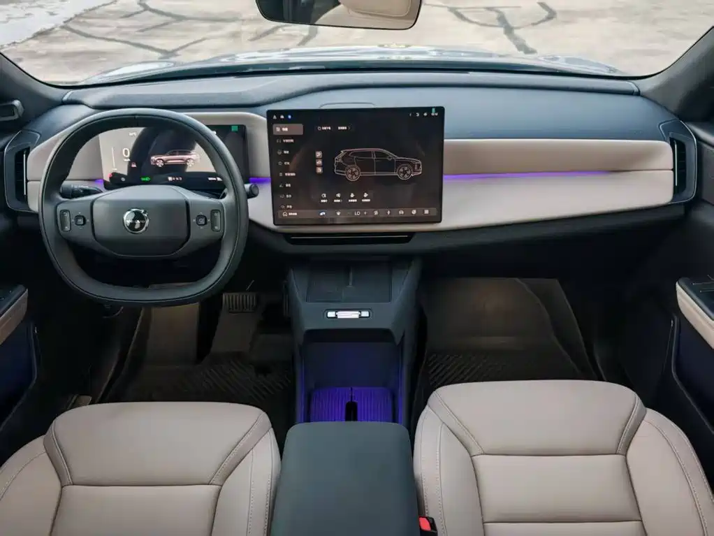 Volvo XC70 Plug-In Hybrid 2025 — фото 15