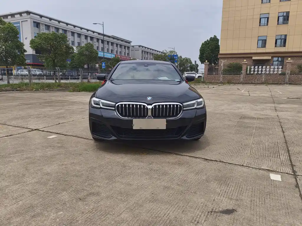 BMW 5 Series 2023 — фото 1