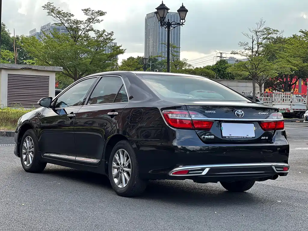 Toyota Camry 2017 — фото 4