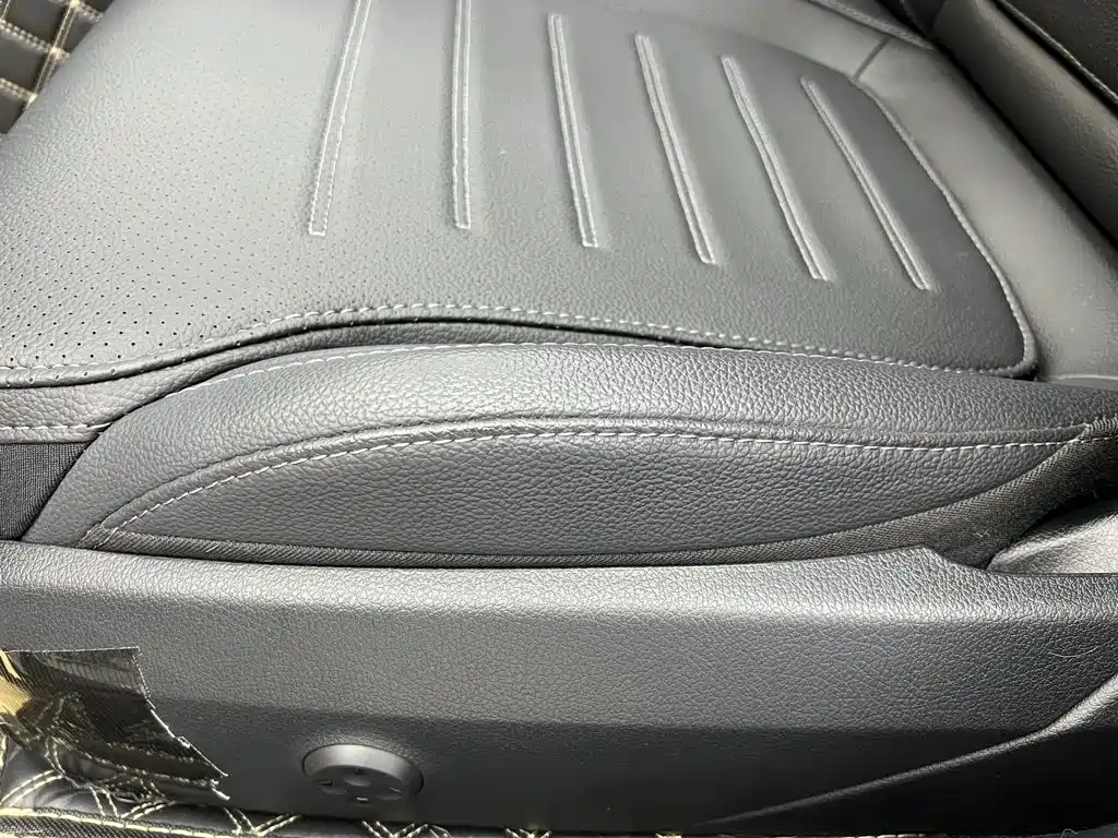 Mercedes-Benz C-Class 2025 — фото 34