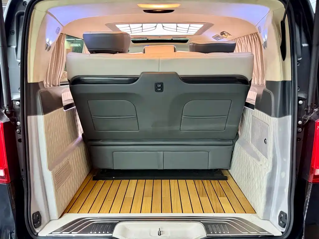 Mercedes-Benz V-Class 2021 — фото 17