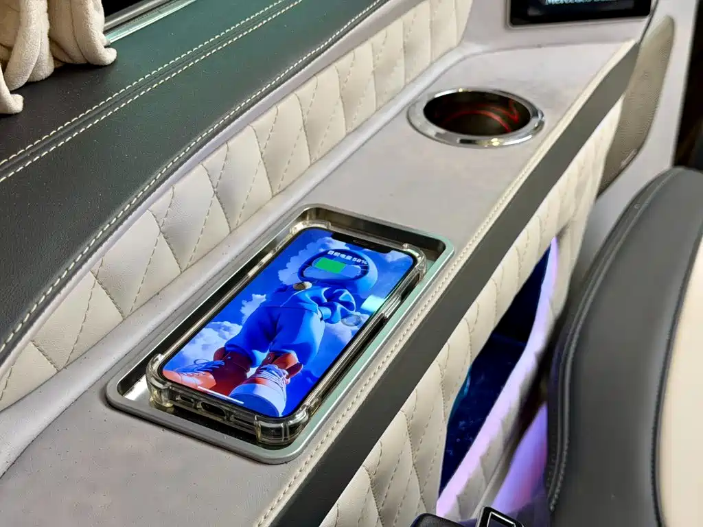Mercedes-Benz V-Class 2021 — фото 14